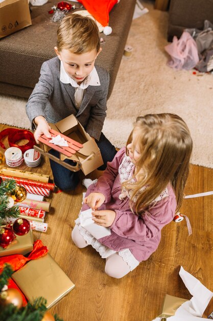 Escena de navidad con niños