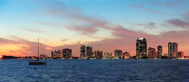 Foto gratuita escena de la noche de miami