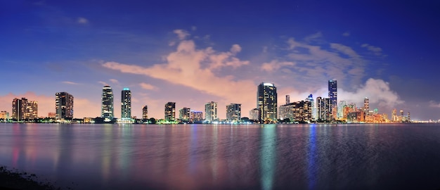 Foto gratuita escena de la noche de miami