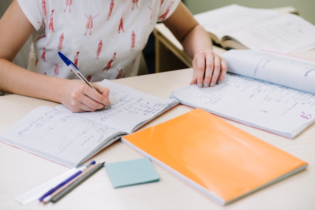 Escritura irreconocible de la muchacha