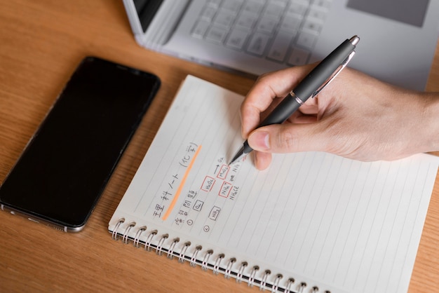 Escritura a mano de primer plano en japonés