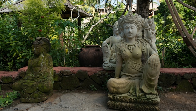 Foto gratuita esculturas tradicionales de bali