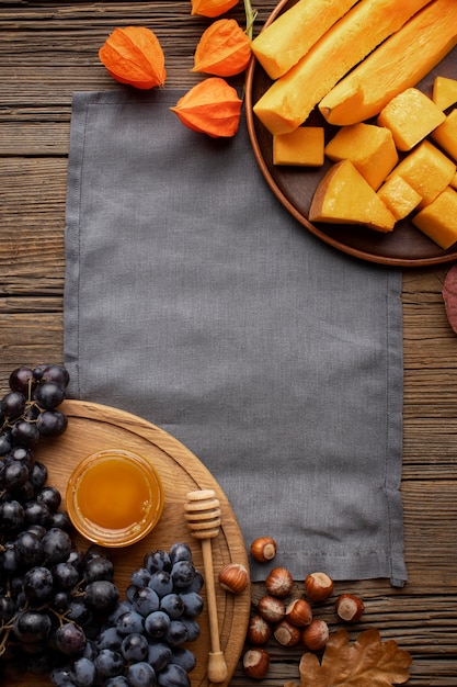 Foto gratuita espacio de copia de comida de otoño de vista superior