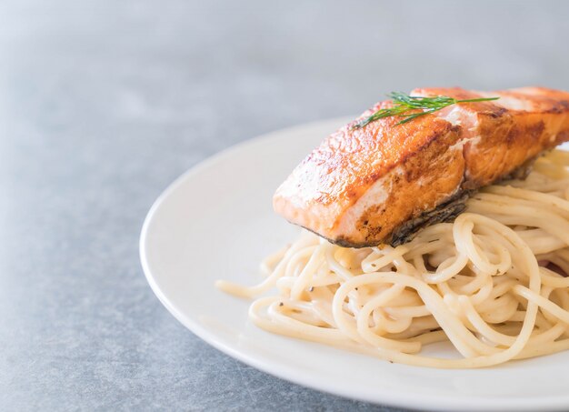 Espagueti con salsa de salmón