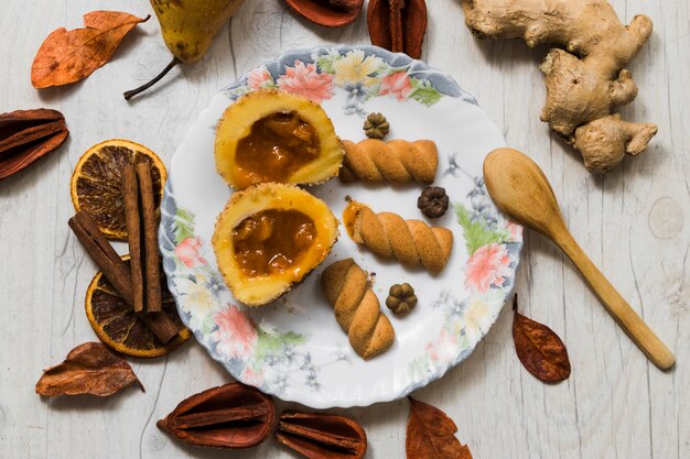 Especias alrededor de pastelería