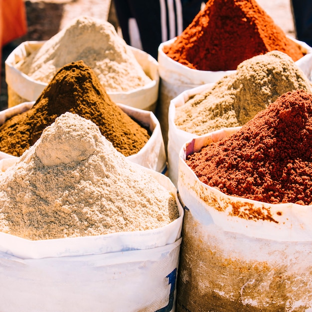 Especias en mercado en marrakech