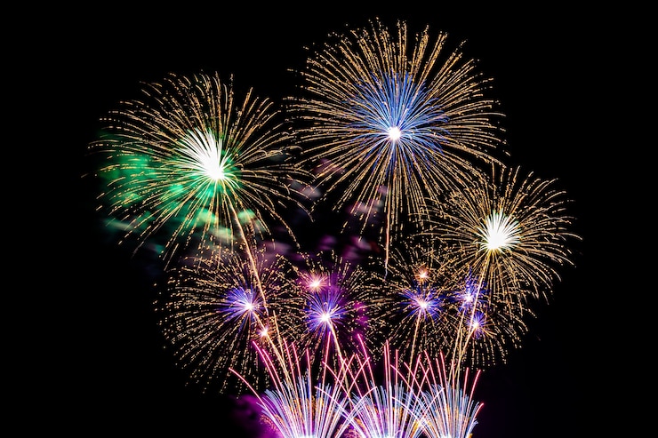 Foto gratuito espectáculo de fuegos artificiales coloridos