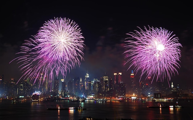 Espectáculo de fuegos artificiales de Manhattan en la ciudad de Nueva York