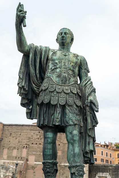 Foto gratuita estatua de césar augusto en roma italia