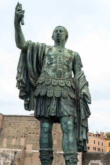 Estatua de César Augusto en Roma Italia