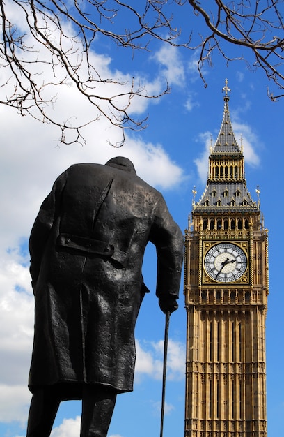 Foto gratuita estatua de winston churchill y el big ben en londres