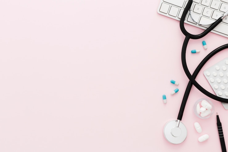 Foto gratuito estetoscopio y equipamiento medico