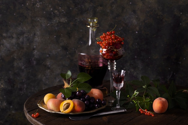 Foto gratuita estilo barroco con sabrosos arreglos de frutas.