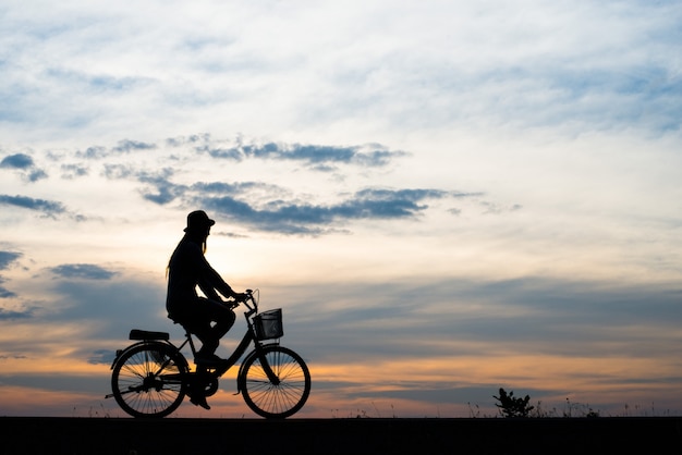 Estilo de vida actividad de paseo ejercicio al aire libre