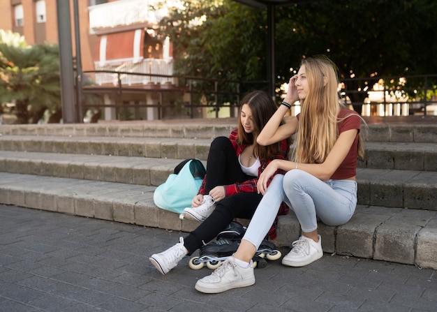 Foto gratuita estilo de vida de los adolescentes en la ciudad.