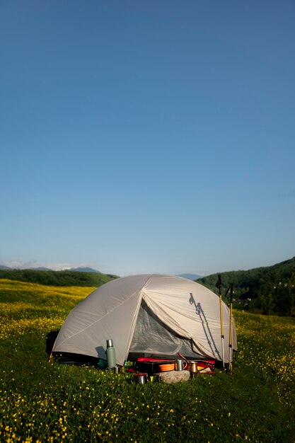 Estilo de vida de camping con carpa grande