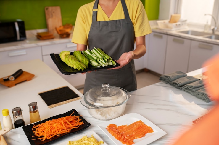 Foto gratuito estilo de vida: gente aprendiendo a hacer sushi