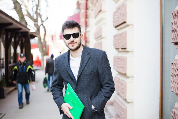 Foto gratuita estilo de vida de un hombre de negocios