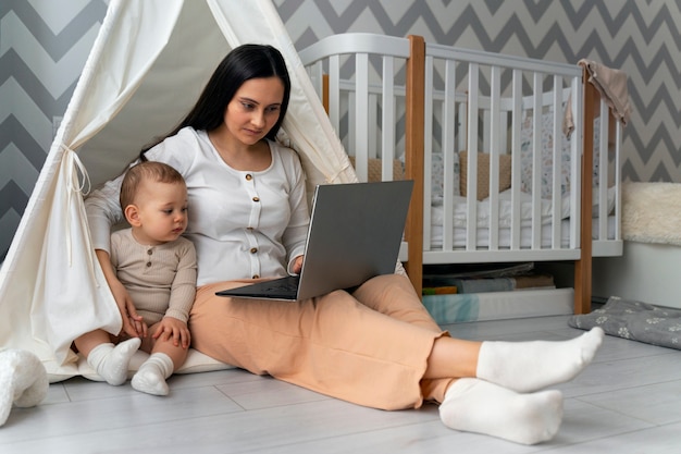 Estilo de vida de la mujer que pasa por la maternidad