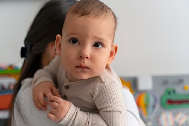 Foto gratuita estilo de vida de la mujer que pasa por la maternidad