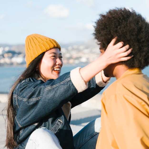 Foto gratuita estilo de vida de pareja joven