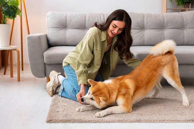 Estilo de vida de la persona que crea contenido con su mascota