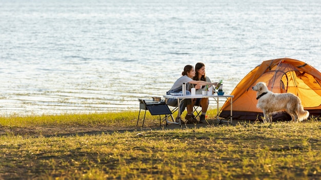 Foto gratuita estilo de vida de las personas que viven en camping.