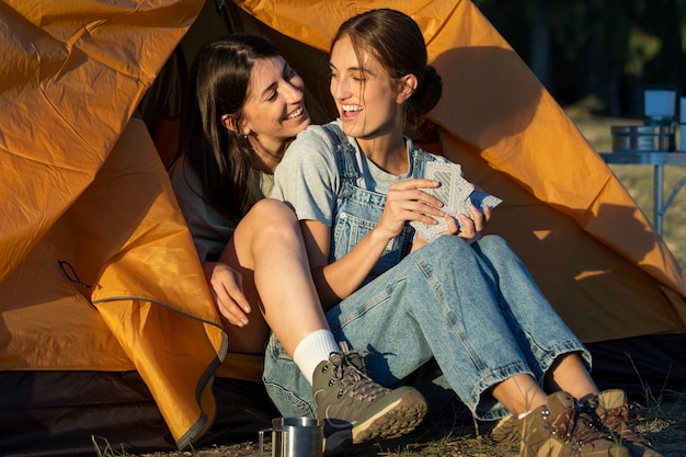 Foto gratuita estilo de vida de las personas que viven en camping.