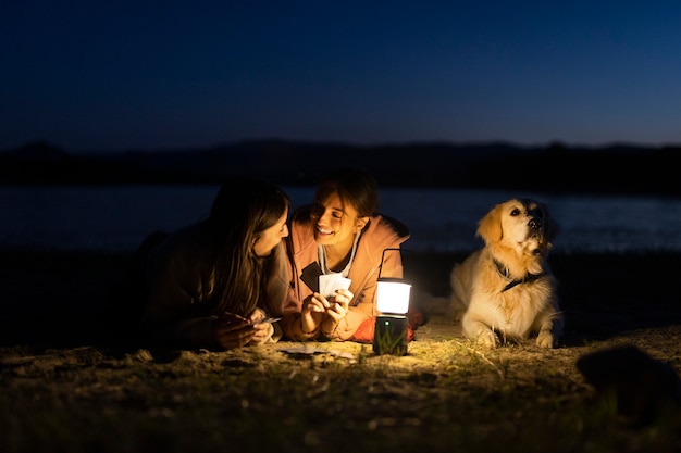 Foto gratuita estilo de vida de las personas que viven en camping.