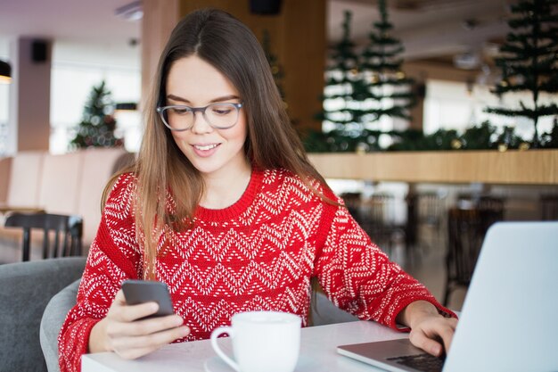 estilo de vida que lleva la comunicación joven adminículo