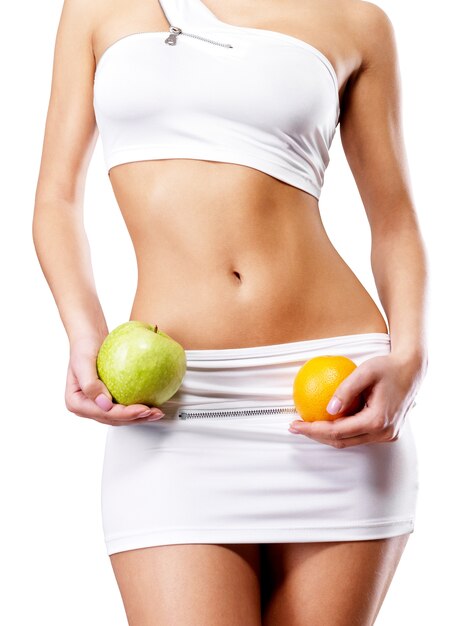 Estilo de vida saludable de mujer con cuerpo delgado después de la dieta.