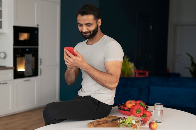 Foto gratuita estilo de vida saludable sostenido en el hogar