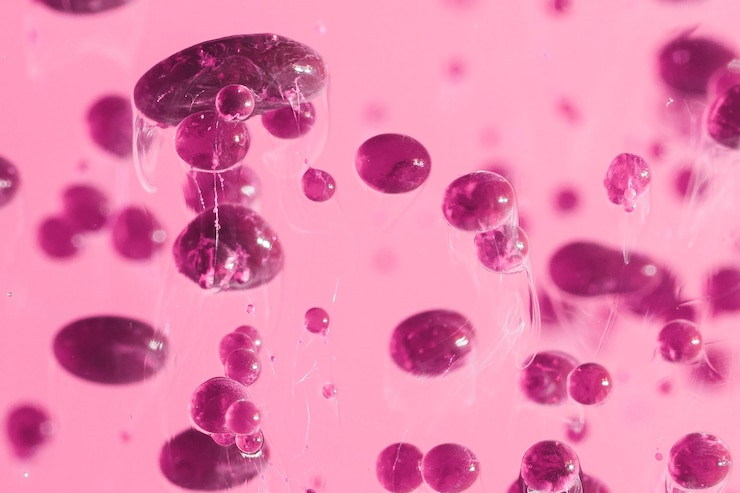 Foto gratuito estructura abstracta de los guijarros de aceite en rosa