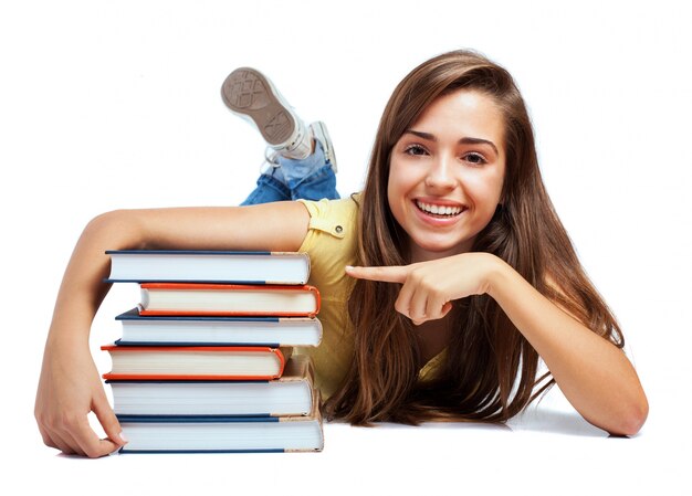 Estudiante feliz con los nuevos libros