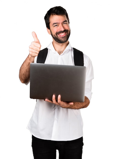 Estudiante hombre con portátil