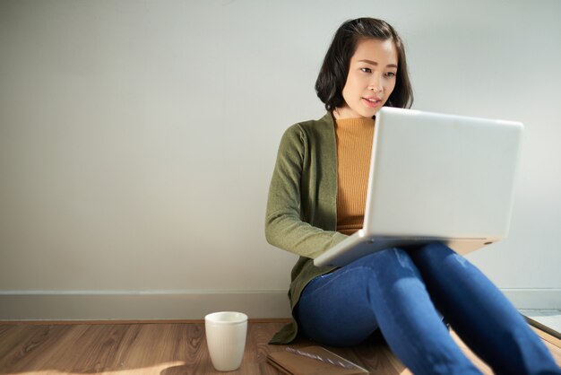 Estudiante con laptop