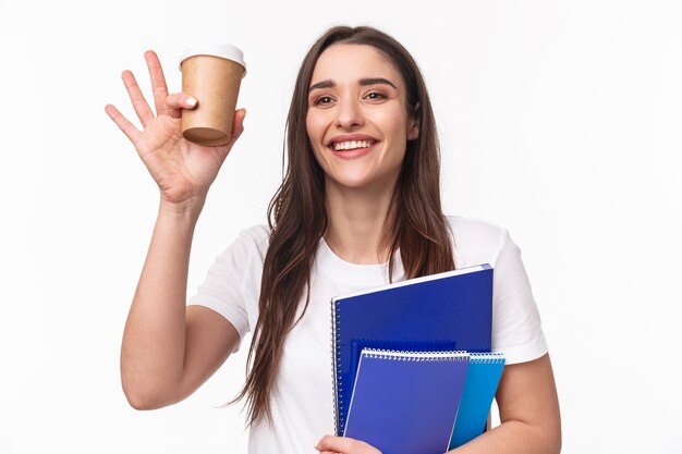 estudiante con libros y papelería