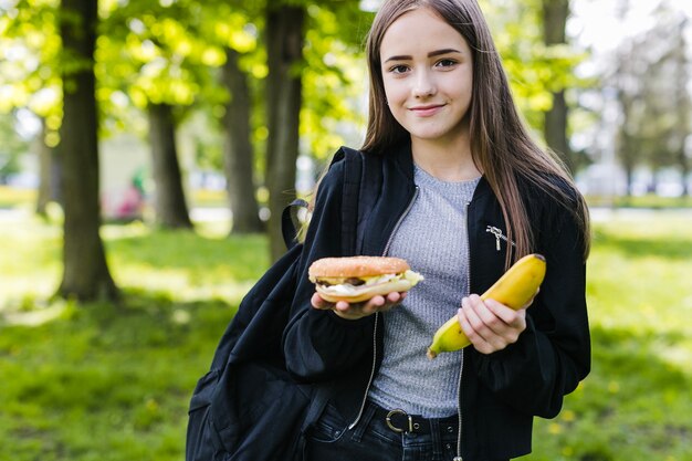 Estudiante en el momento de la comida