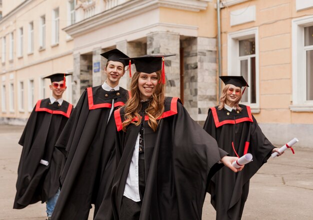 Estudiantes en graduacion