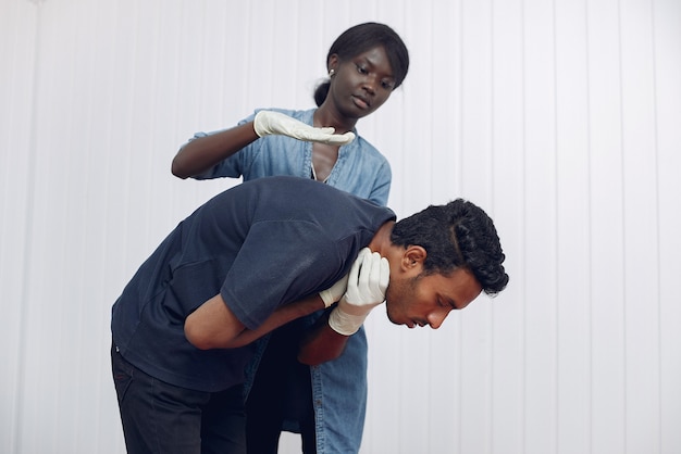 Los estudiantes de medicina están practicando