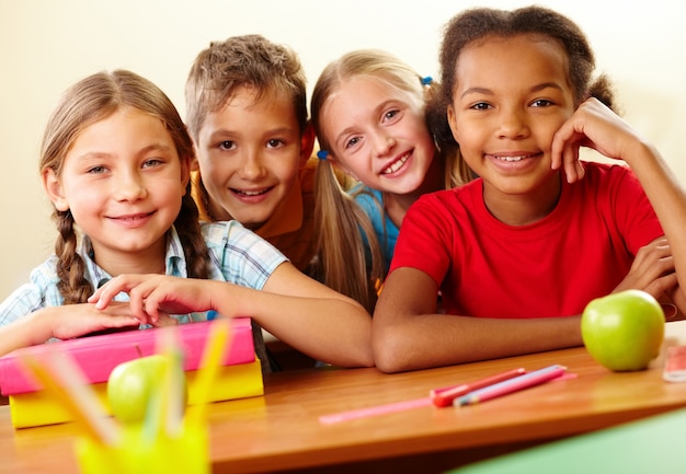 Estudiantes de primaria en clase