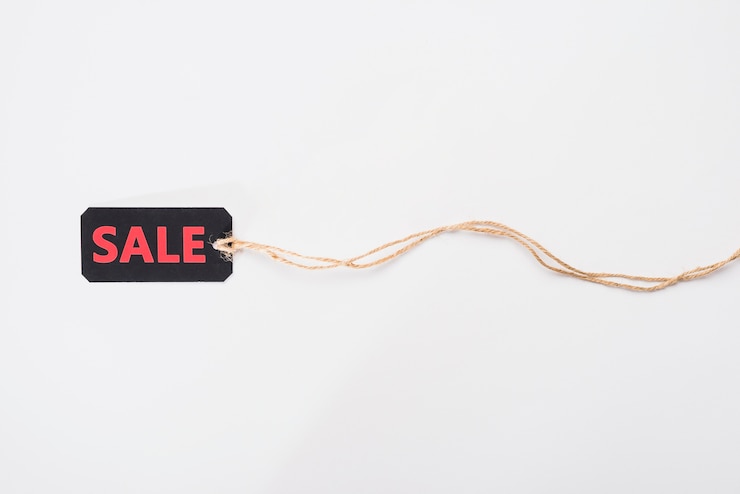 Foto gratuito etiqueta con venta inscripción y cordón.