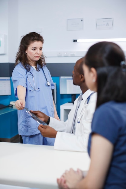 Foto gratuita examen médico para la paciente femenina