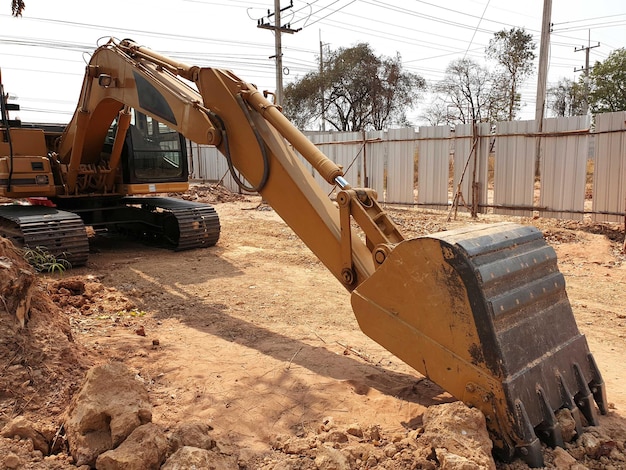 Excavadora hidráulica o excavadoras en un área de construcción