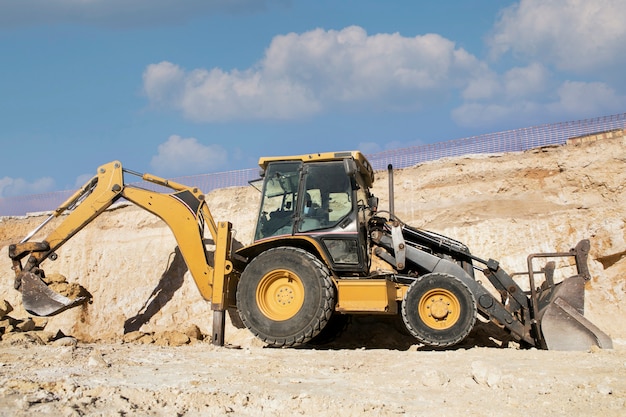 Excavadora pesada para excavar con luz diurna