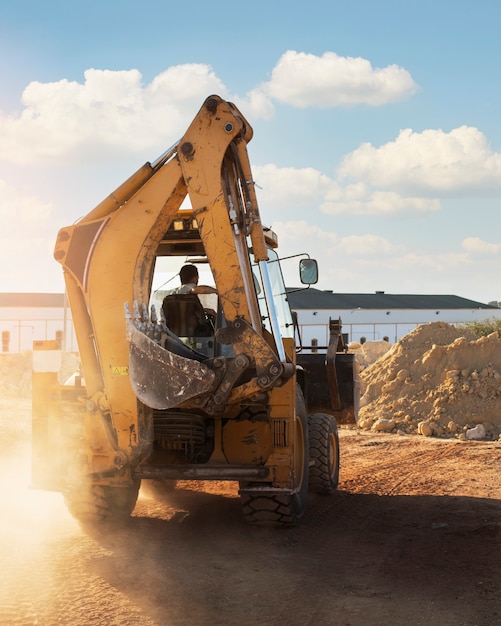 Excavadora pesada para excavar con luz diurna