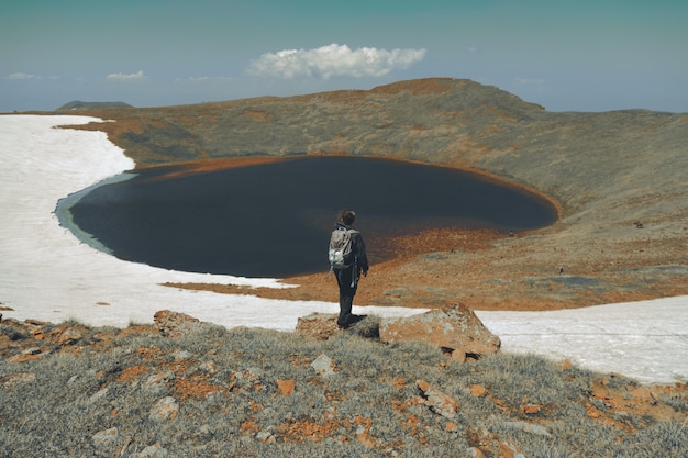 Excursionistas en las montañas