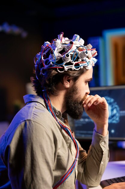 Experimento de ingeniería transhumanista de neurocientíficos con auriculares de EEG
