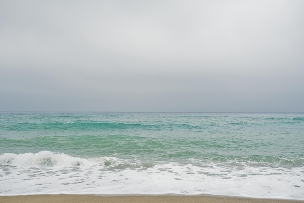 Fabulosa foto del tranquilo mar azul turquesa