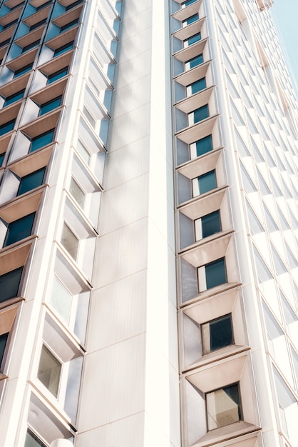 Fachada de edificio residencial de gran altura.